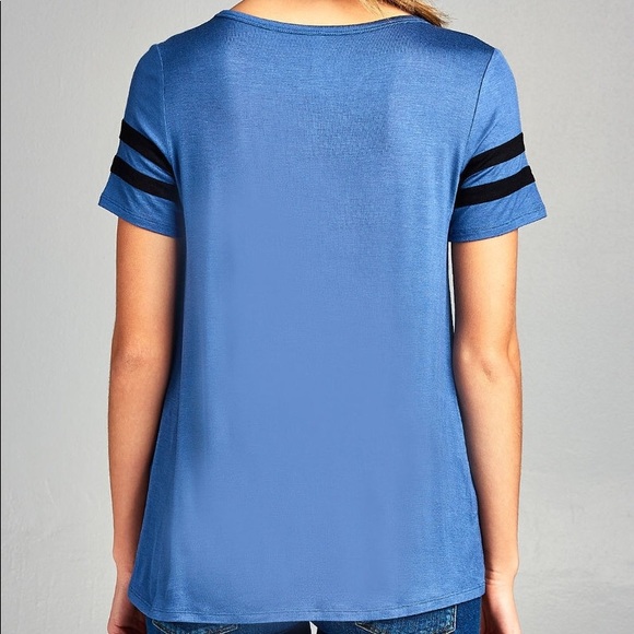 🔴 Blue Short Sleeve Cross V-Neck - Picture 2 of 3